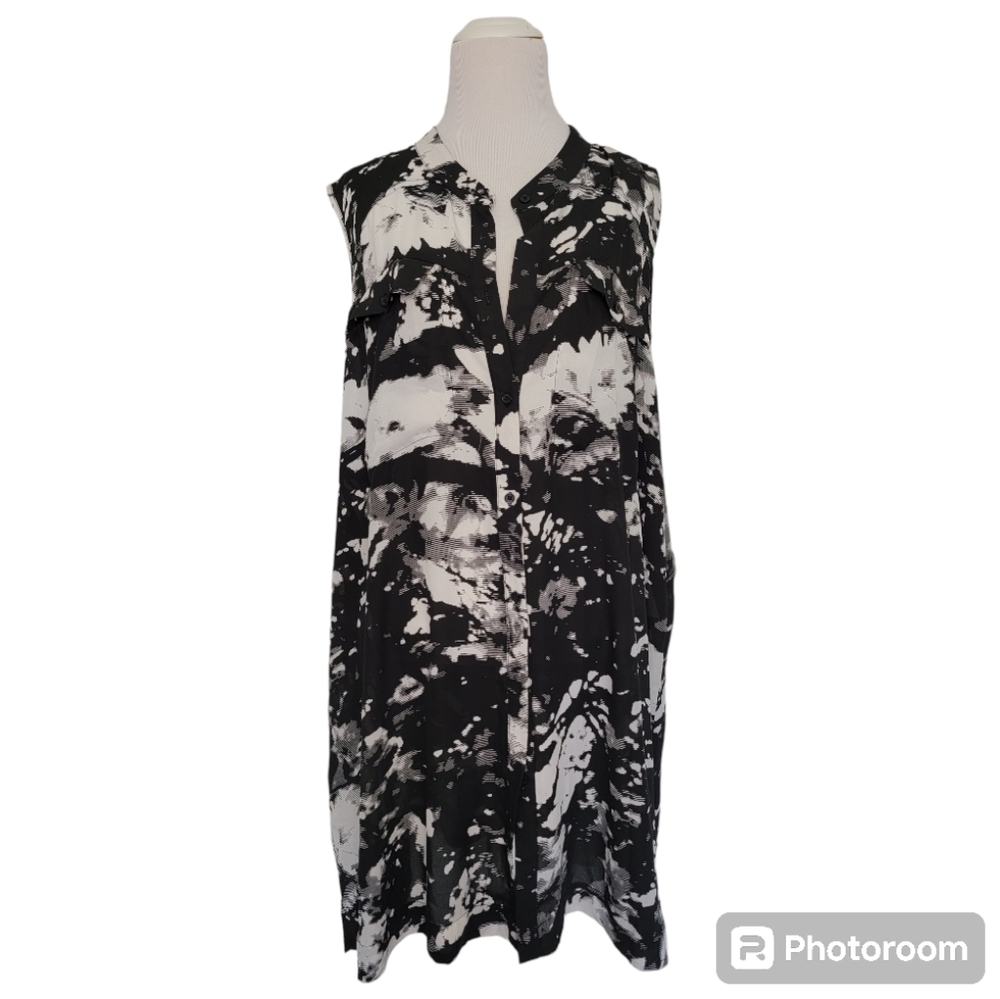 Spense Woman Plus Size Black and White Graphic Print Sleveless Tunic Blouse - 2